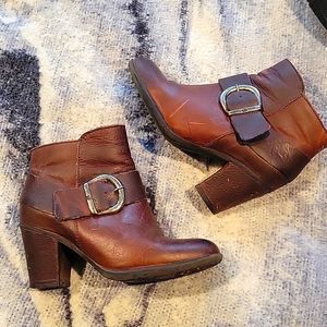 Brown Leather ankle booties w/ buckle
